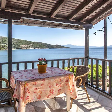 Apartment Nikoleri &